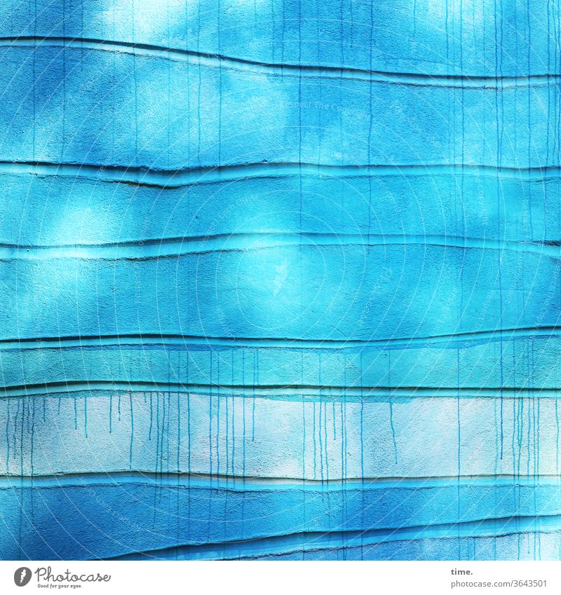 Lebenslinien #137 detail oberfläche parallel abdruck eindruck textur spuren uneben blau türkis wand mauer kunst gestaltung sehenswürdigkeit sonnig wellen