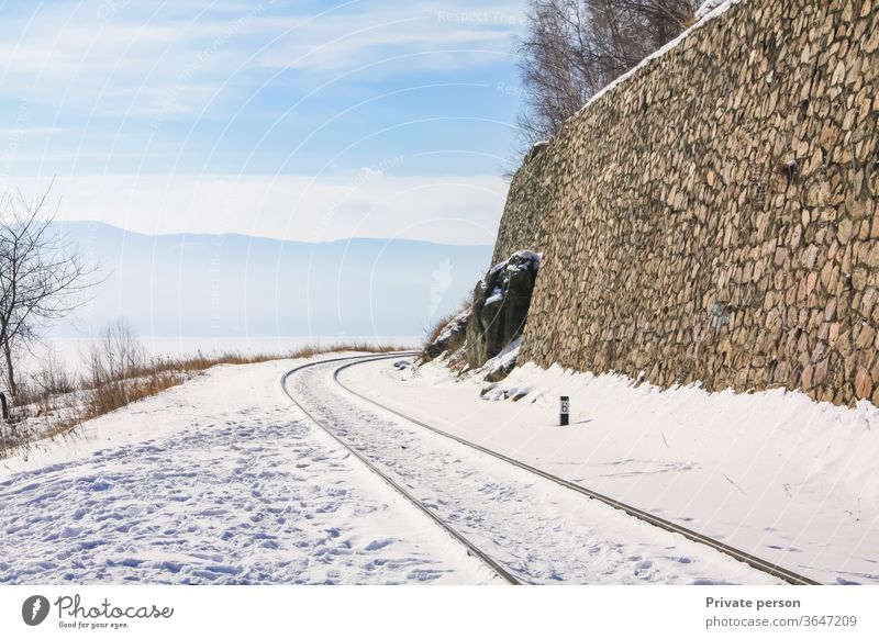 Wintertunnel auf der Circum-Baikal-Eisenbahn Baikalsee Stollen Zirkum-Baikal See Schienen Sibirien Asien Tag Östlich Maschinenbau Landschaft Berge u. Gebirge