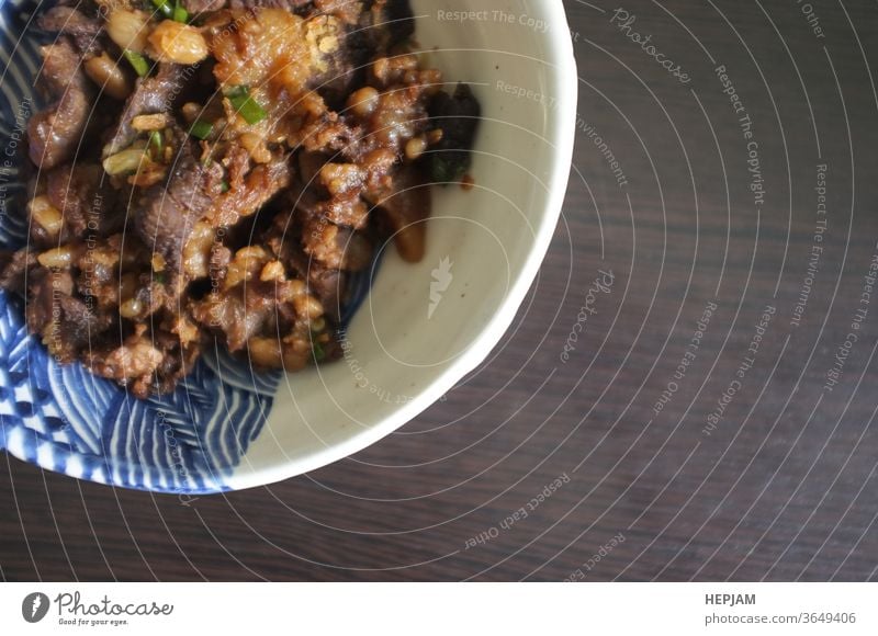Gebratenes Rindfleisch mit Austernsauce . Platz für Text Asien asiatisch Hintergrund Peperoni Chinesisch Essen zubereiten Küche lecker Abendessen Speise
