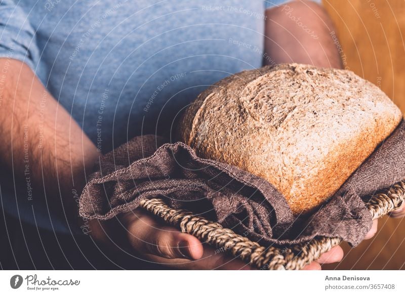 Hausgemachtes Vollkornbrot Brot selbstgemacht organisch Ernährung Gesundheit frisch Lebensmittel Korn Brotlaib backen aufgeschnitten Kruste traditionell lecker