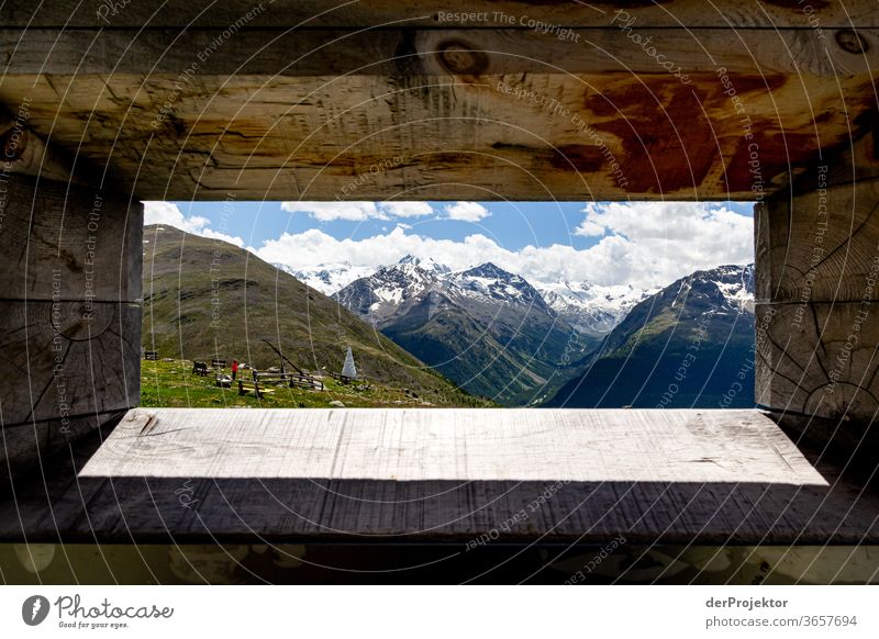 Blick durch einen Rahmen auf dem Muottas Muragl St. Moritz Schweizer Alpen Graubünden Engadin wanderlust Wanderausflug Wandertag Naturschutz Ausdauer Tatkraft