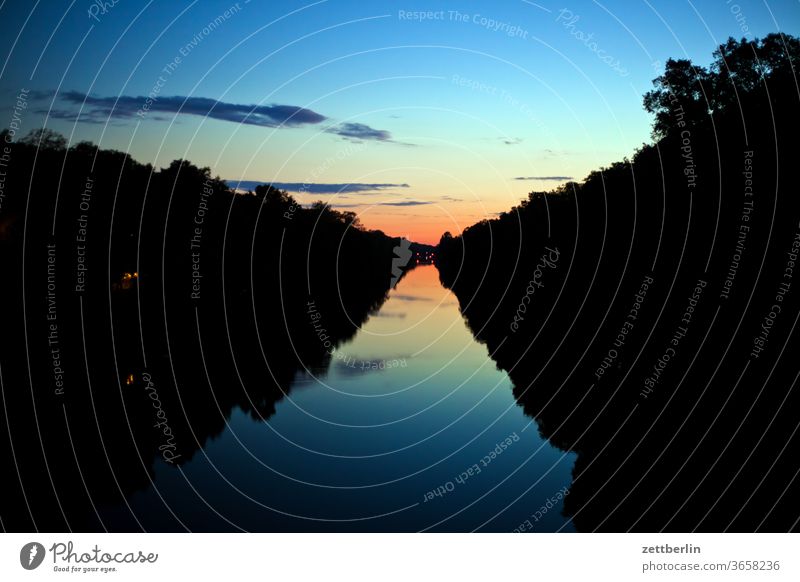 Hohenzollernkanal am Abend abend licht lichtspiel nacht nachts natur schiffahrt ufer verkehr wasser abendrot sonnenuntergang spektrum farbspektrum fluss wald