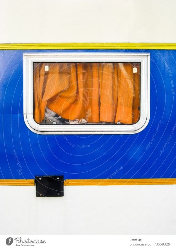 Lockdown light Wohnwagen Fenster Farbe blau orange Vorhang geschlossen Gardine Camping Urlaub Erholung retro Ferien & Urlaub & Reisen Freizeit & Hobby