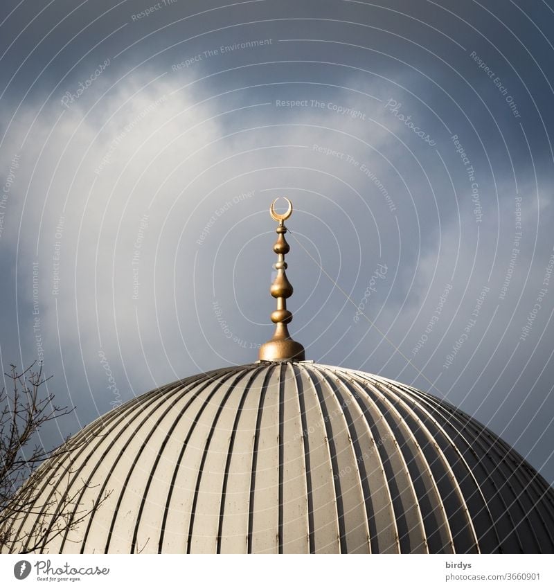 Ditib-Moschee in Wesseling - NRW Islam Kuppeldach Wolken Himmel Abendlicht liegender Halbmond Religion Glaube Reflektion Deutschland religiöses Symbol