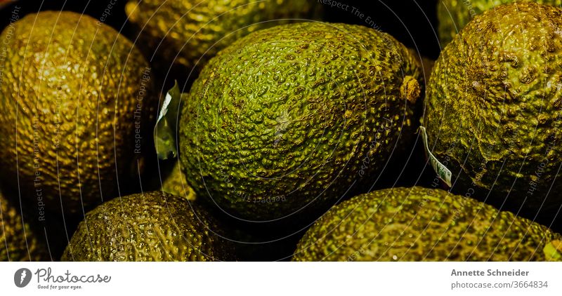Avocado Lebensmittel Farbfoto lecker Vegetarische Ernährung Gesundheit Obst Grün Frucht grün Bioprodukte Gesunde Ernährung Essen Vegane Ernährung Nahaufnahme