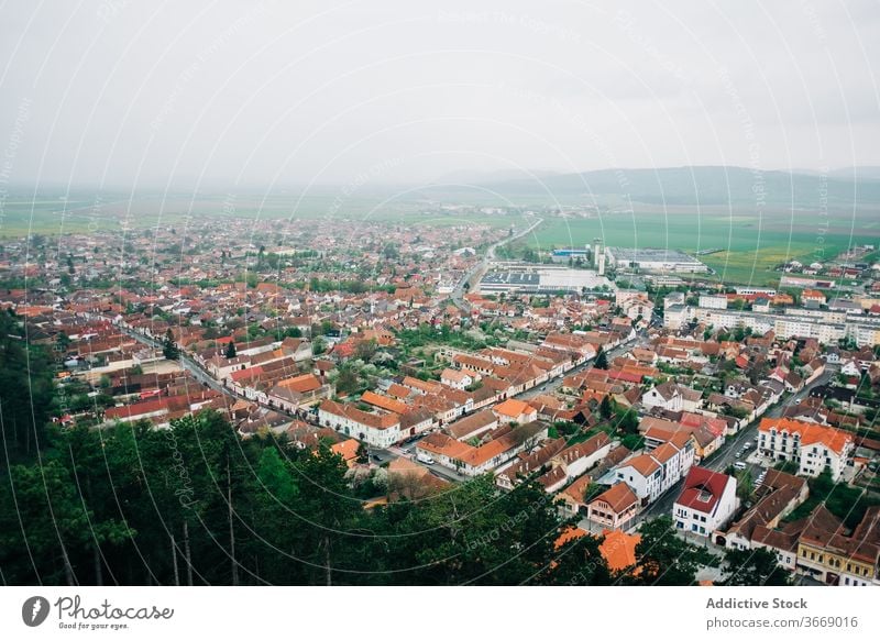 Malerischer Blick auf die Stadt Saint George Großstadt Architektur Cottage grün gemütlich Landschaft reisen malerisch heiliger george Rumänien Transsilvanien