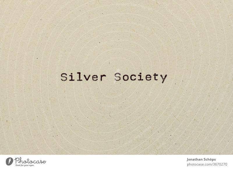 Silver Society als Text auf Papier mit Schreibmaschine Altersgruppe Mileu Recycling Rentner Schrift Typografie alt analog englisch retro text textfreiraum