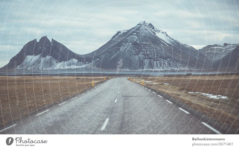 Iceland Roads 8 Ferien & Urlaub & Reisen Ausflug Abenteuer Ferne Freiheit Expedition Berge u. Gebirge Landschaft Nebel Hügel Felsen Straße fahren Fernweh
