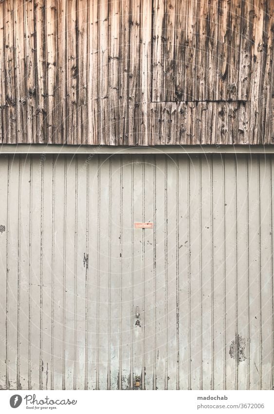 Schnittmenge Streifen Muster gestreift Garage Wand Holz Aluminium abstrakt Detailaufnahme Strukturen & Formen Linie Hintergrundbild Design Stil Fassade
