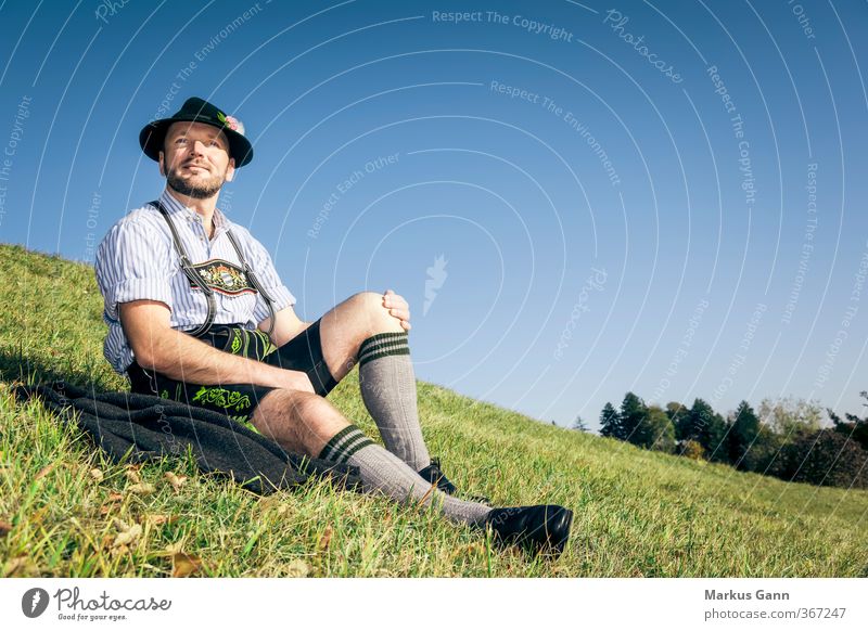Bayer in Bayern Lifestyle Stil Oktoberfest Mensch maskulin 1 30-45 Jahre Erwachsene Natur Mode Bekleidung Leder Hut Bart sitzen retro Tradition Tracht Lederhose