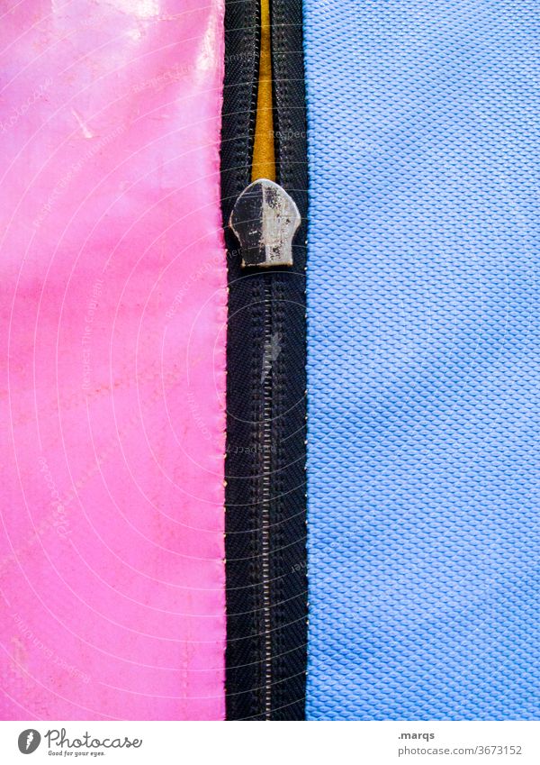 Geschlechtertrennung rosa blau schwarz Reißverschluss Grenze Abgrenzung Trennung Farbe Kunststoff