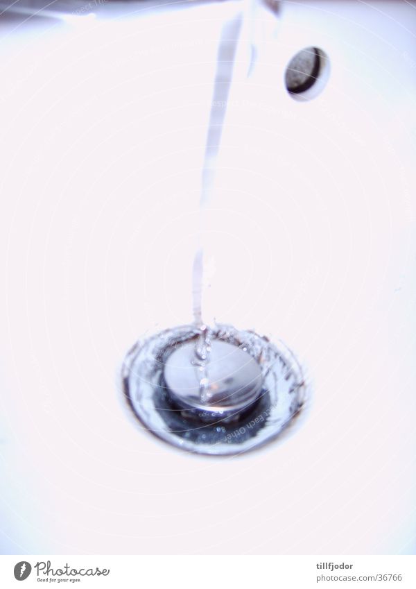 Zweiloch Waschbecken Chrom Keramik spritzen Strahlung feucht Bad Langzeitbelichtung Wasser Loch Waschen