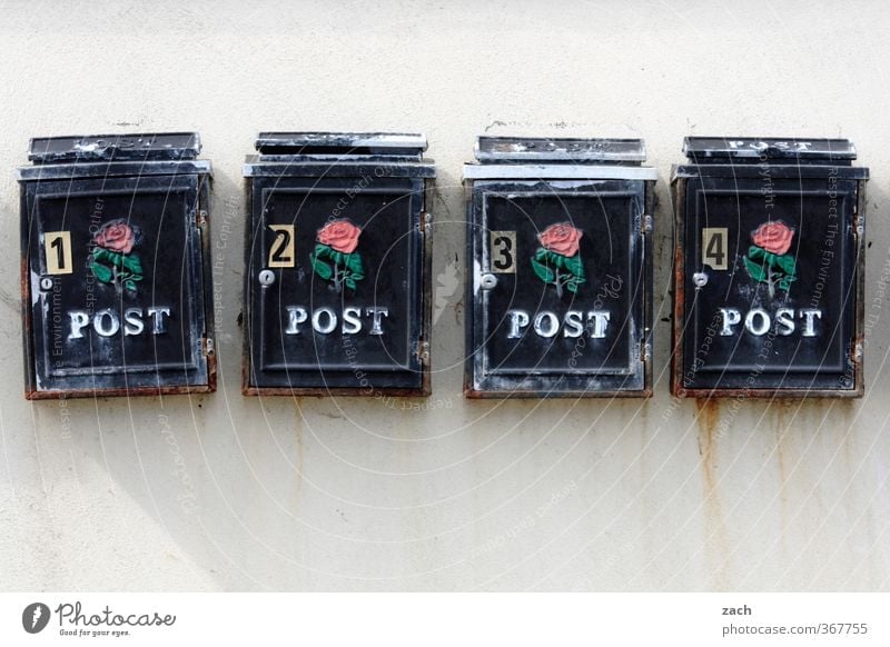 Post Republik Irland Haus Briefkasten Ziffern & Zahlen Kommunizieren schwarz Häusliches Leben 4 Postkarte schreiben Farbfoto Gedeckte Farben Außenaufnahme