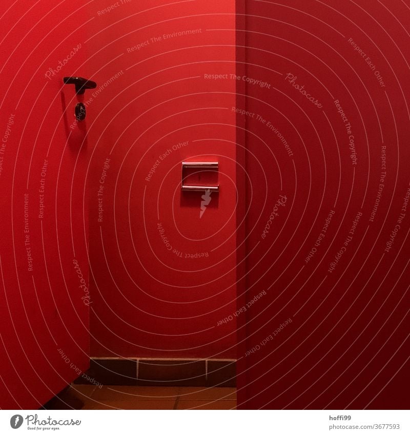 Rotlicht Örtchen - kein Klopapier mehr da ... Toilette WC rot roter Raum Toilettenpapier Bad wc Papier Fliesen u. Kacheln notstand