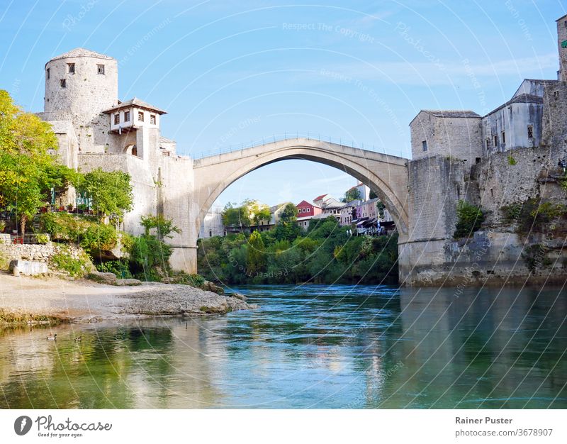 Die berühmte Brücke Stari Most in Mostar, Bosnien und Herzegowina antik Architektur Gebäude Großstadt Europa Historie Wahrzeichen mittelalterlich am meisten