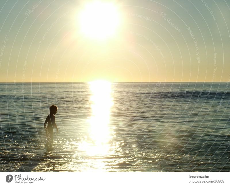 sonnemeerundjunge Meer Sonnenuntergang Kind Mann Wasser
