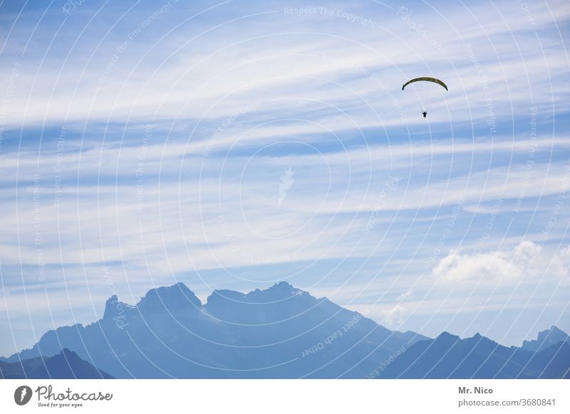 hoch hinaus Gleitschirmfliegen Himmel Freiheit Sport Freizeit & Hobby Luft Alpen Berge u. Gebirge ruhig Natur Erholung Sommer Zufriedenheit gleiten Wind