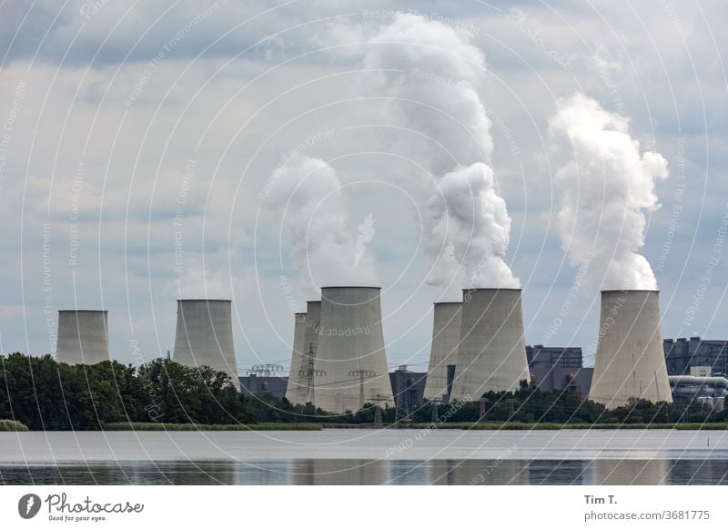 Kohlekraftwerk Kühltürme Energiewirtschaft Außenaufnahme Farbfoto Menschenleer Industrie Umweltverschmutzung Tag Klimawandel Umweltschutz Energiekrise