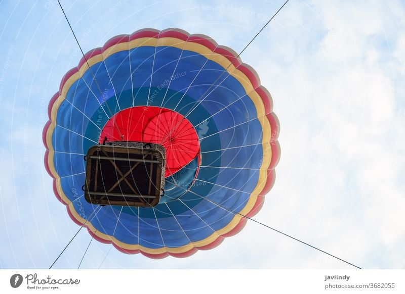 Fesselballon beim Aeroestacion-Festival in Guadix Luftballon Air heiß guadix Granada Stadtfest aeroestacion Flug Himmel Korb Fliege farbenfroh Seide Wolken