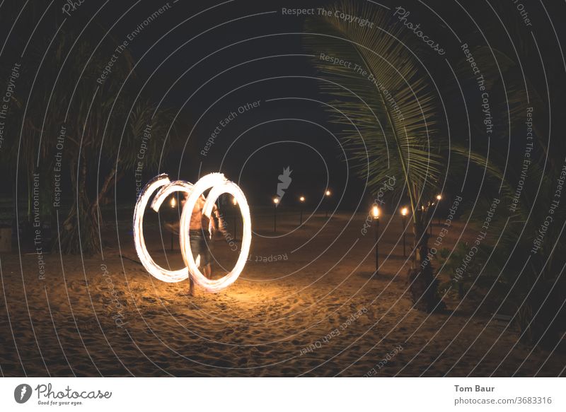 Feuerrad Thailand Strand Meer Asien Reisefotografie Krabi Erholung Paradies Wasser Ferien & Urlaub & Reisen jonglieren jongliert kreis brennen Nacht Strandkorb
