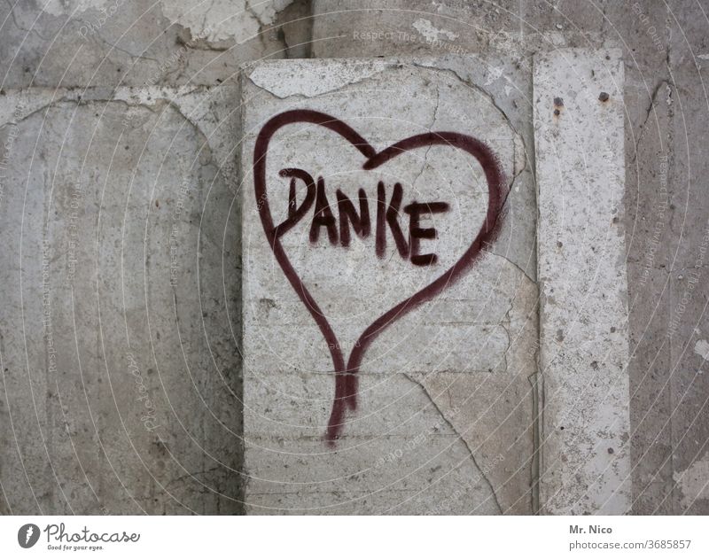 Danke danke schön danken Herz herzförmig Graffiti dankbar Schriftzeichen Freundschaft Wand Mauer Betonwand Liebe Zeichen Gefühle Sympathie Symbole & Metaphern
