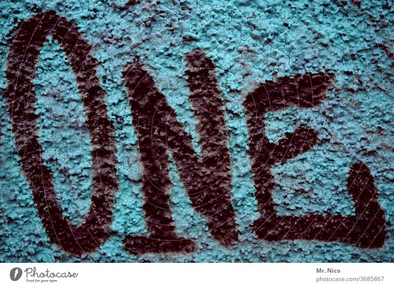 One one 1 Ziffern & Zahlen Schriftzeichen Buchstaben Graffiti blau schwarz eins Wand Fassade Nummer eins Mauer Schilder & Markierungen Englisch Detailaufnahme