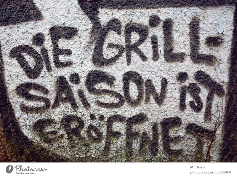 Vorfreude I wie jedes Jahr Grillen Grillsaison Ernährung Vorfreude auf die nächste Saison Sommer grafitti Eröffnung lecker Genuss draußen saisonbedingt