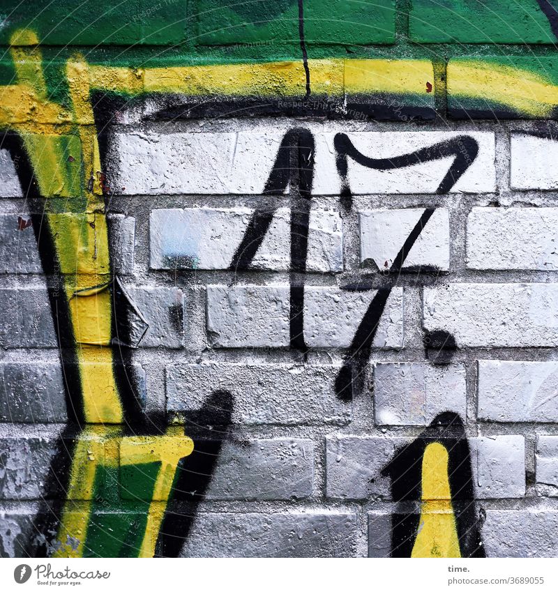 to whom it may concern today .)) Menschenleer Inspiration bunt wand mauer backstein grafitti bauwerk fuge alt kreativ 17 siebzehn silbern silbrig grün gelb
