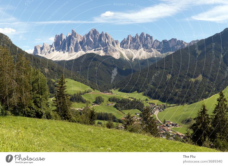 Geislergruppe in den Dolomiten Geislerspitzen Sass Rigais Villnöss Villnösstal Berge u. Gebirge Alpen Gipfel Landschaft Farbfoto Natur Außenaufnahme
