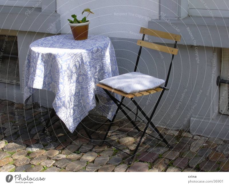 sonnige Idylle Tisch weiß Pause ruhig Freizeit & Hobby Stuhl Sonne blau
