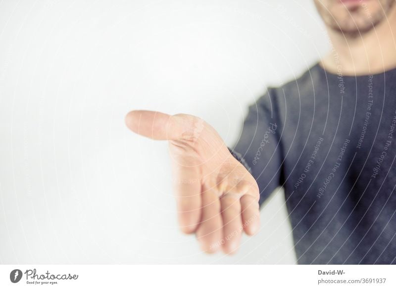 Redensart - jemandem die Hand reichen | Mann streck die Hand aus Jemandem die Hand reichen Mensch hand ausstrecken friedensangebot Entschuldigung kontext