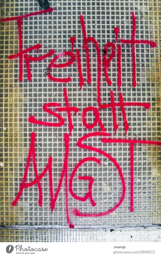Freiheit statt Angst Politik & Staat Graffiti Typographie Schriftzeichen rot Wand Meinungsfreiheit Gesellschaft (Soziologie) Repression protestieren