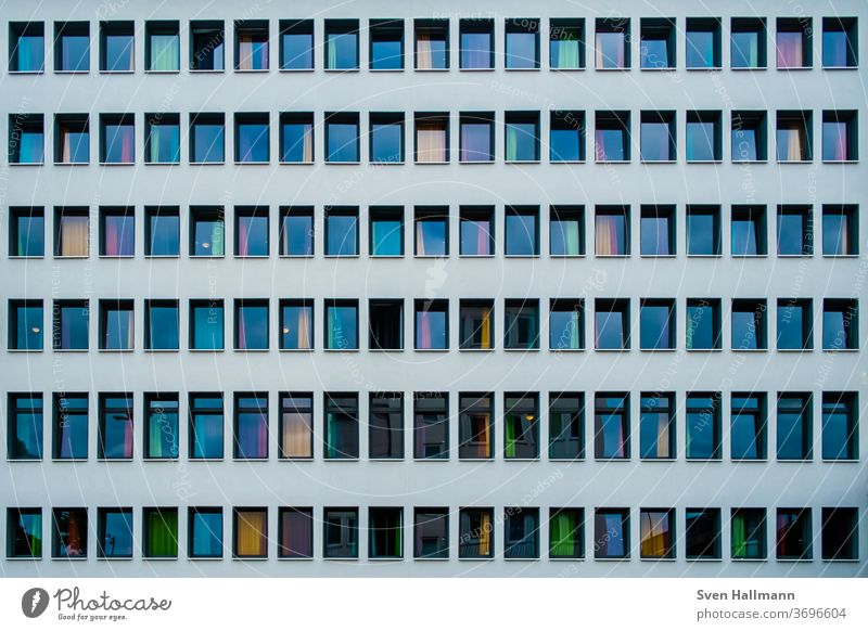 moderne Architektur Fassade Gebäude Design Licht ästhetisch Fenster Reflexion & Spiegelung Symmetrie minimalistisch elegant Linie Hochhaus Moderne Architektur