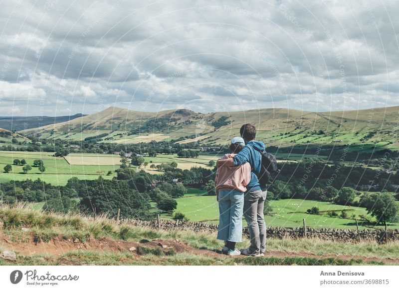 Aufenthalt in Edale während des Sommers Ansicht Großbritannien England Hügel staycation Heimaturlaub lokale Reisen Tal Landschaft malerisch Natur Derbyshire