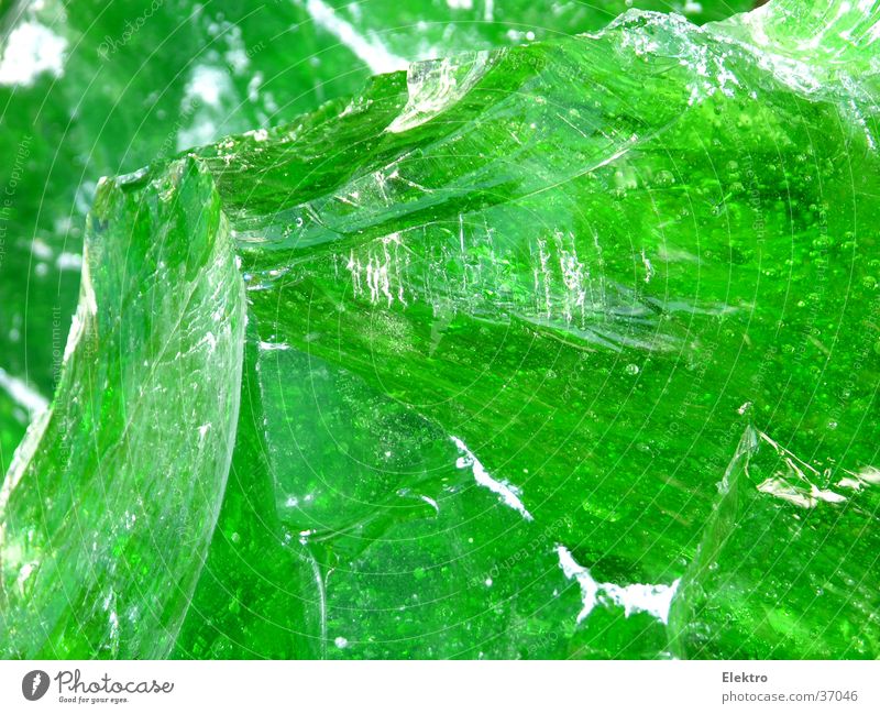 Glas Splitter Altglas Glasbläser Glaser Bruchstück grün durchsichtig Lampe Beleuchtung Recycling Licht schimmern glänzend Glasfaser Taktik Industrie Stein