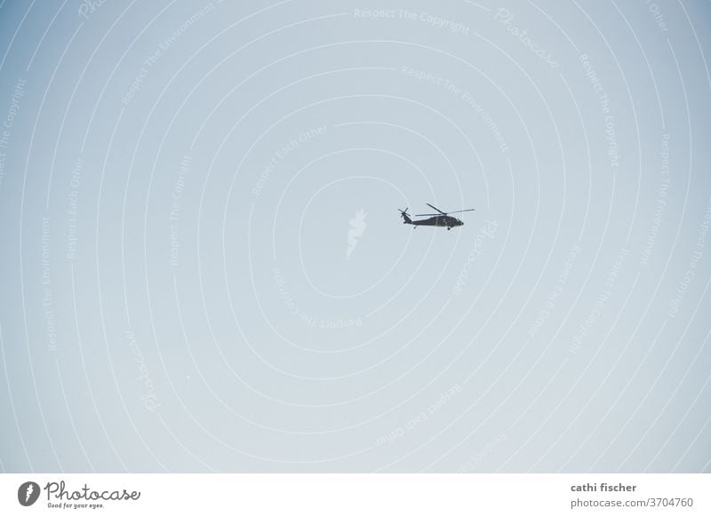 Helicopter Hubschrauber Himmel blau Blauer Himmel Wolkenloser Himmel Amerikanisch Militär