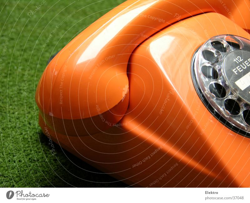 gut aufgelegt Telefon Wählscheibe Telefonhörer Telekommunikation Kommunizieren Brand Feuer orange grün Verständigung Teilnehmeranschlussleitung