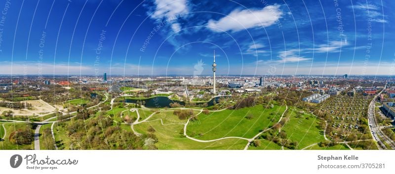 München von oben mit schönem Blick über einen beliebten Park, Panoramablick auf den Frühling. Antenne Turm Schönheit Sommer vollständig Ansicht übersichtlich