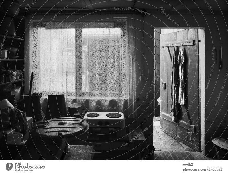Zeitreise Innenaufnahme Waschhaus Sonnenlicht Totale alt Menschenleer Vergänglichkeit Vergangenheit leuchten ruhig Textfreiraum links Detailaufnahme Stimmung