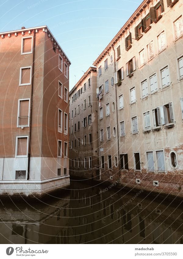 Hochwasser Haus Fassade Stadt urban Immobilie überflutet Wasser Kanal Italien Venedig Versicherung Tourismus Europa Architektur Altstadt Sehenswürdigkeit