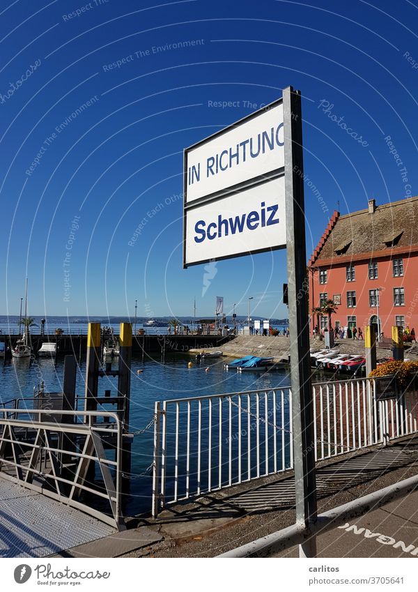 Wer hat's erfunden ? Bodensee Meersburg Urlaub Tourismus Schweiz Fähre Schifffahrt Ferien & Urlaub & Reisen See blau Schild Hinweis Richtung Geländer Boote