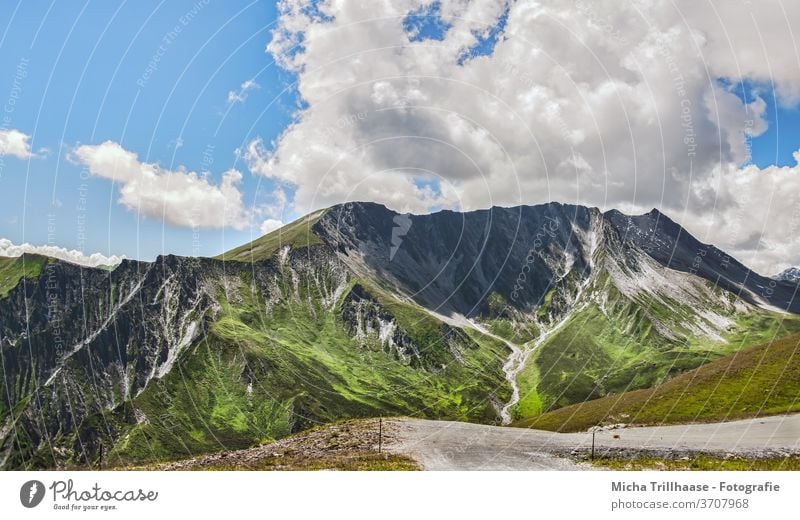 Alpenpanorama, Serfaus / Österreich Fiss Ladis Tirol Berge u. Gebirge Gipfel Täler Urlaub Touristen Tourismus Landschaft Natur reisen wandern wege hoch blau