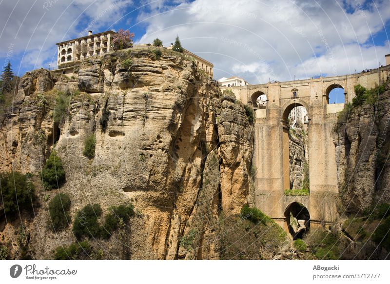Brücke Puente Nuevo in Ronda, Spanien Felsen Landschaft Wahrzeichen Denkmal historisch Gebäude Neue Brücke