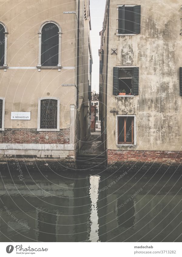 Venedig Hochwasser Wasser Kanal Gasse Menschenleer Italien Hafenstadt Haus Stadt Außenaufnahme Sehenswürdigkeit Altstadt Städtereise Ferien & Urlaub & Reisen