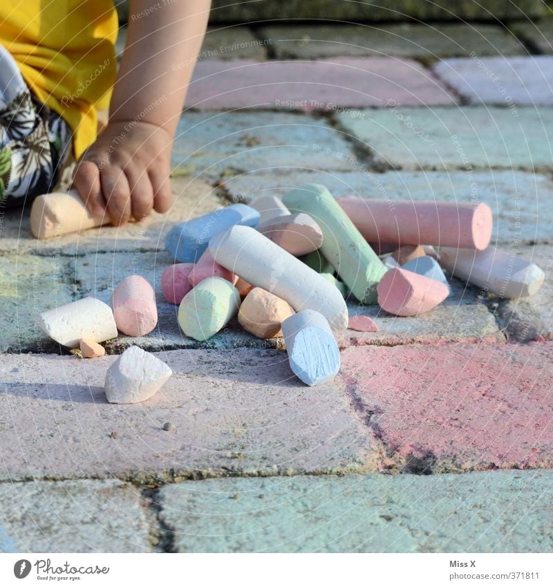 Straßenmaler Freizeit & Hobby Spielen Kinderspiel Mensch Baby Kleinkind Kindheit 1 0-12 Monate 1-3 Jahre 3-8 Jahre Kunst Künstler Maler Kunstwerk zeichnen