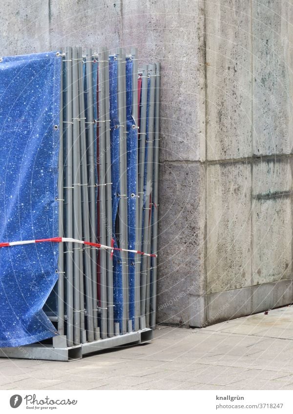 Einsatzbereit Bauzaun Sichtschutz Baustelle Zaun Sicherheit Schutz Barriere Außenaufnahme Gitter Absperrung Strukturen & Formen Metallzaun Muster Konstruktion