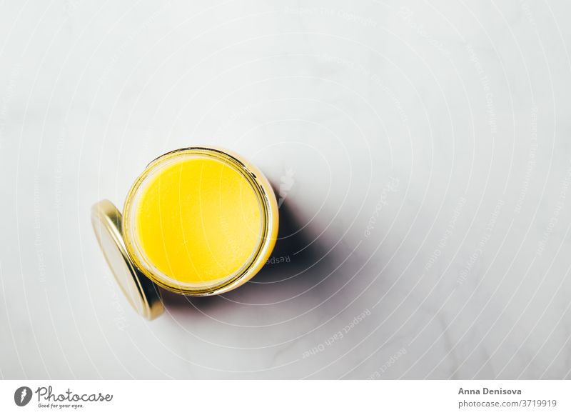 Reines organisches Ghee-Speiseöl rein Essen zubereiten Erdöl Biografie ayurveda laktosefrei hochwertige Butter Hoher Rauchpunkt mit Gras gefüttert Gesundheit