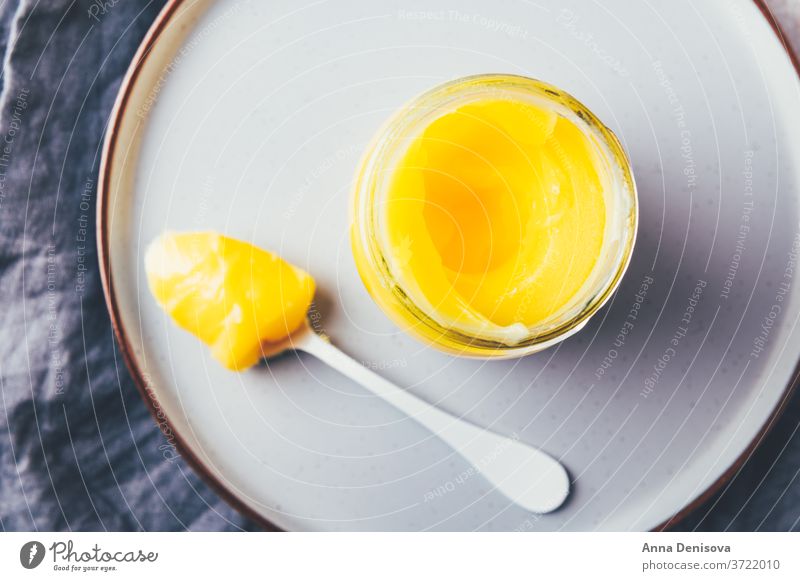 Reines organisches Ghee-Speiseöl rein Essen zubereiten Erdöl Biografie ayurveda laktosefrei hochwertige Butter Hoher Rauchpunkt mit Gras gefüttert Gesundheit