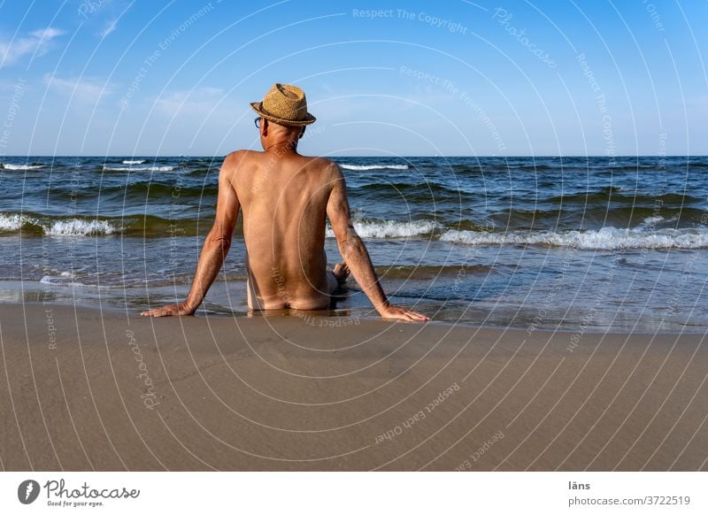 Manner nackt am strand