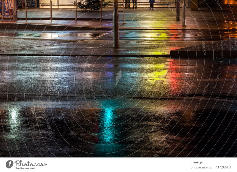 Stille Nacht Straße Innenstadt Asphalt Überweg lichter nass Reflexion & Spiegelung Farbe leer Fußgängerüberweg Wege & Pfade dunkel